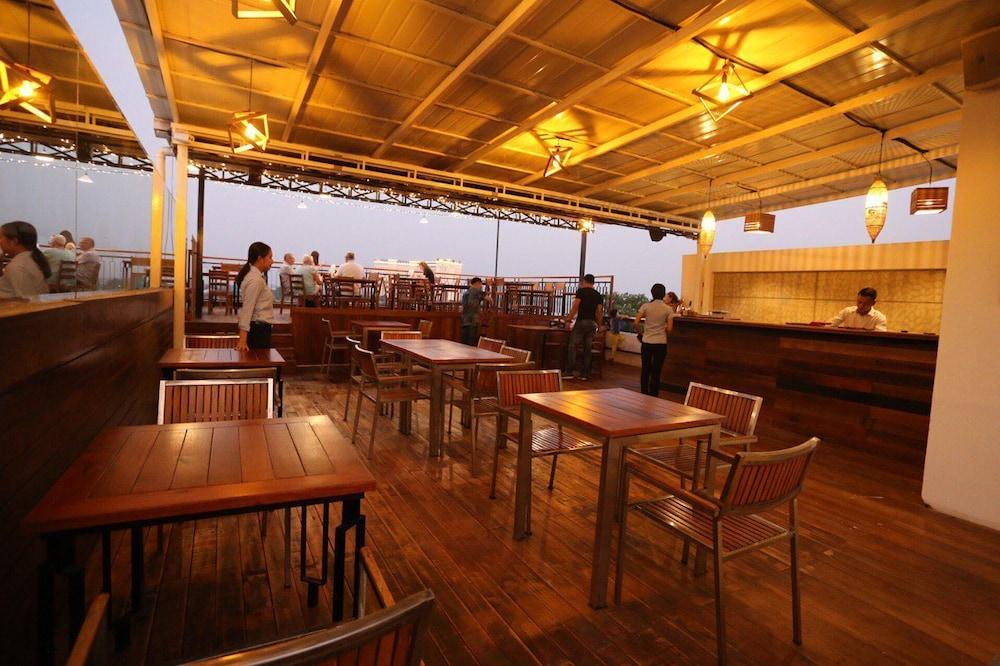 The Quay Boutique Hotel Phnom Penh Extérieur photo
