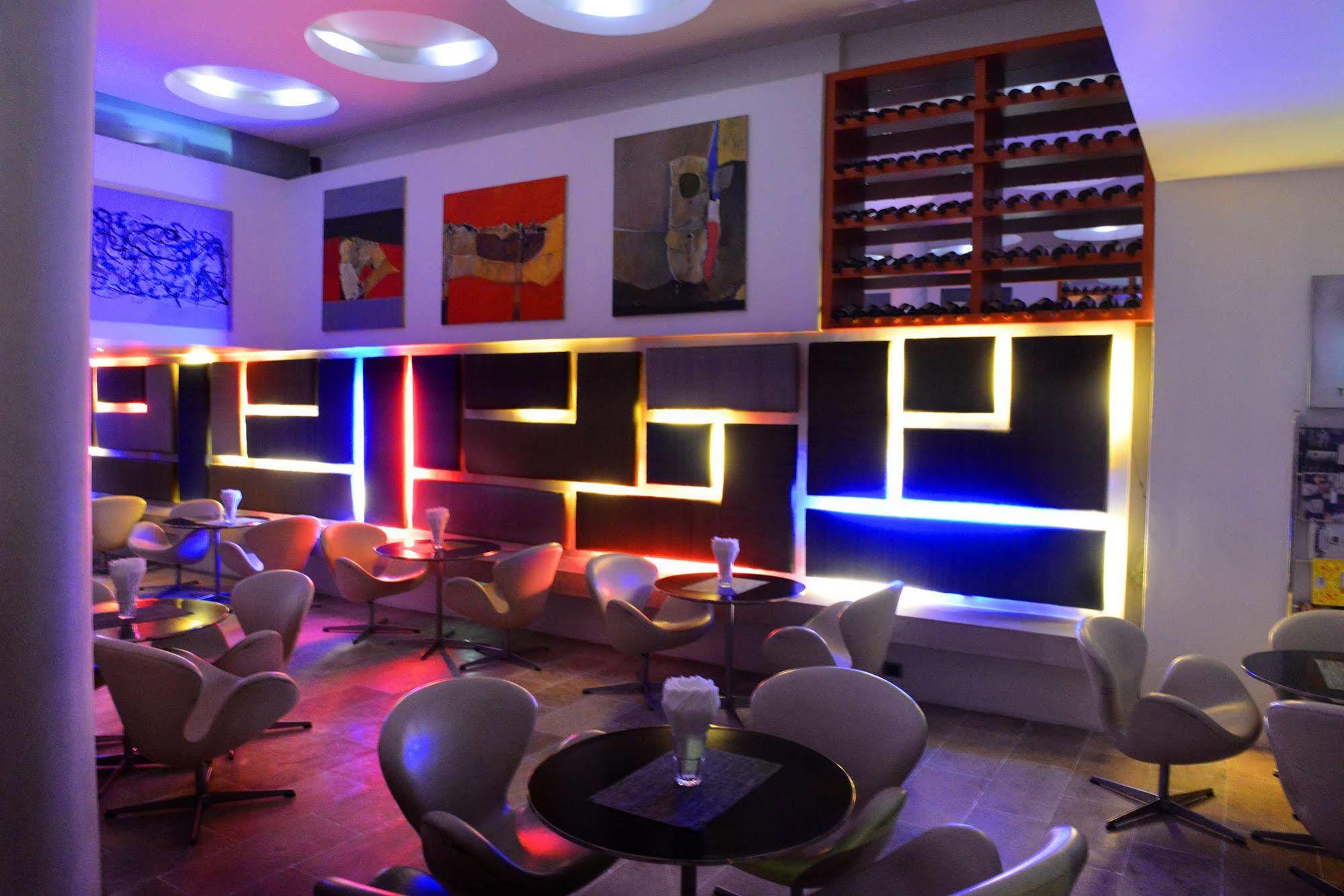 The Quay Boutique Hotel Phnom Penh Extérieur photo