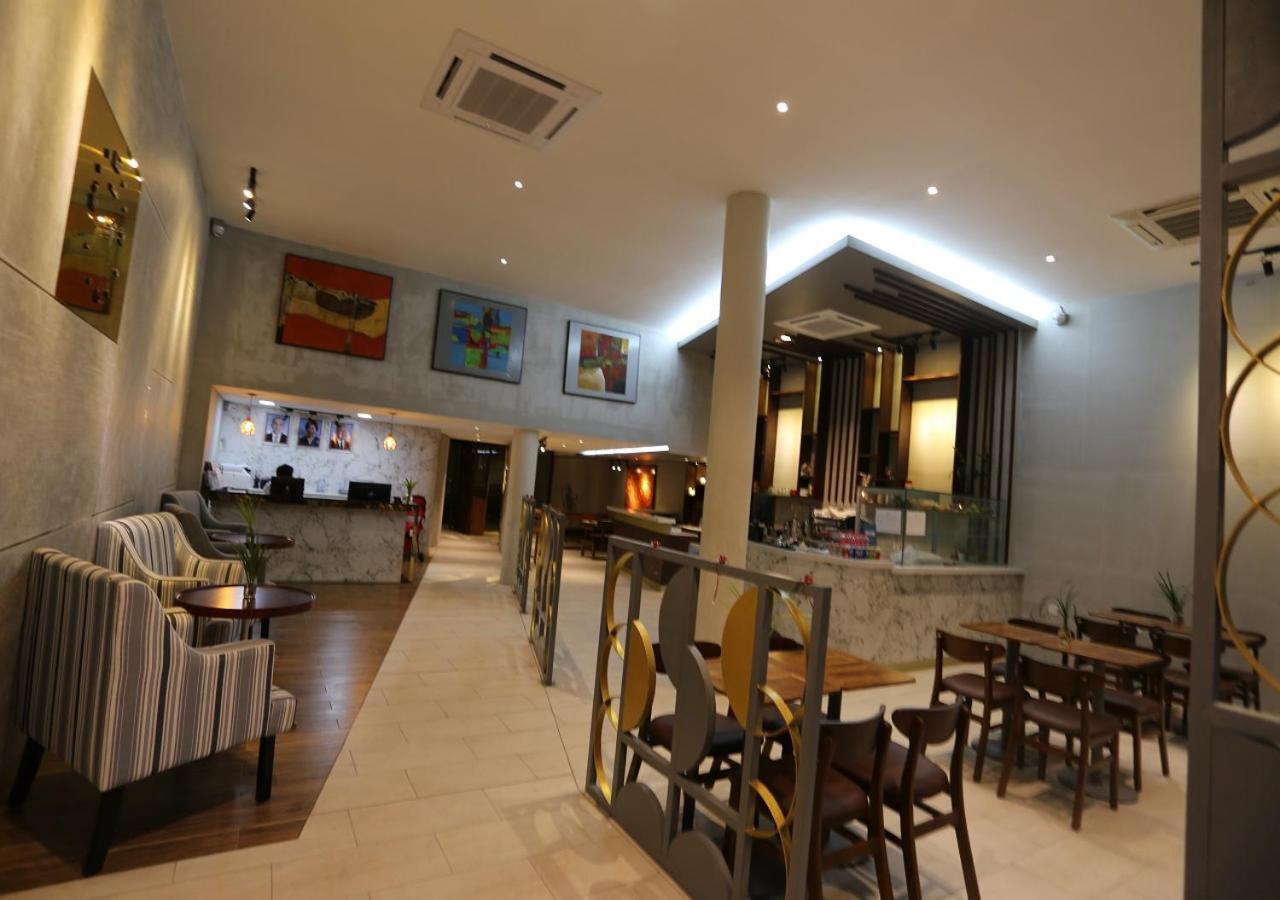 The Quay Boutique Hotel Phnom Penh Extérieur photo